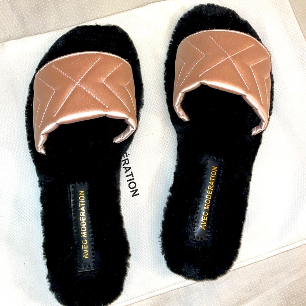 NWT Avec Moderation Faux Fur Quilted Sandals size 38